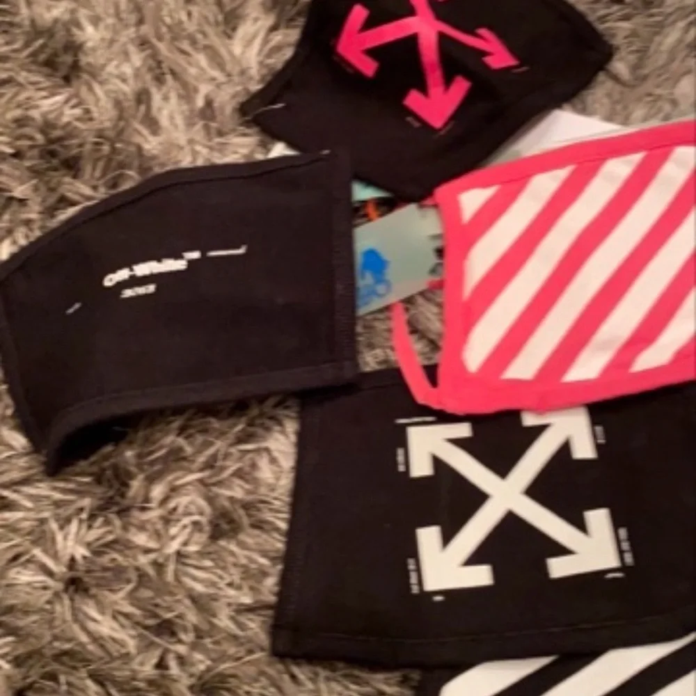 NWT Off-White Black Face Mask with Pink Arrows
